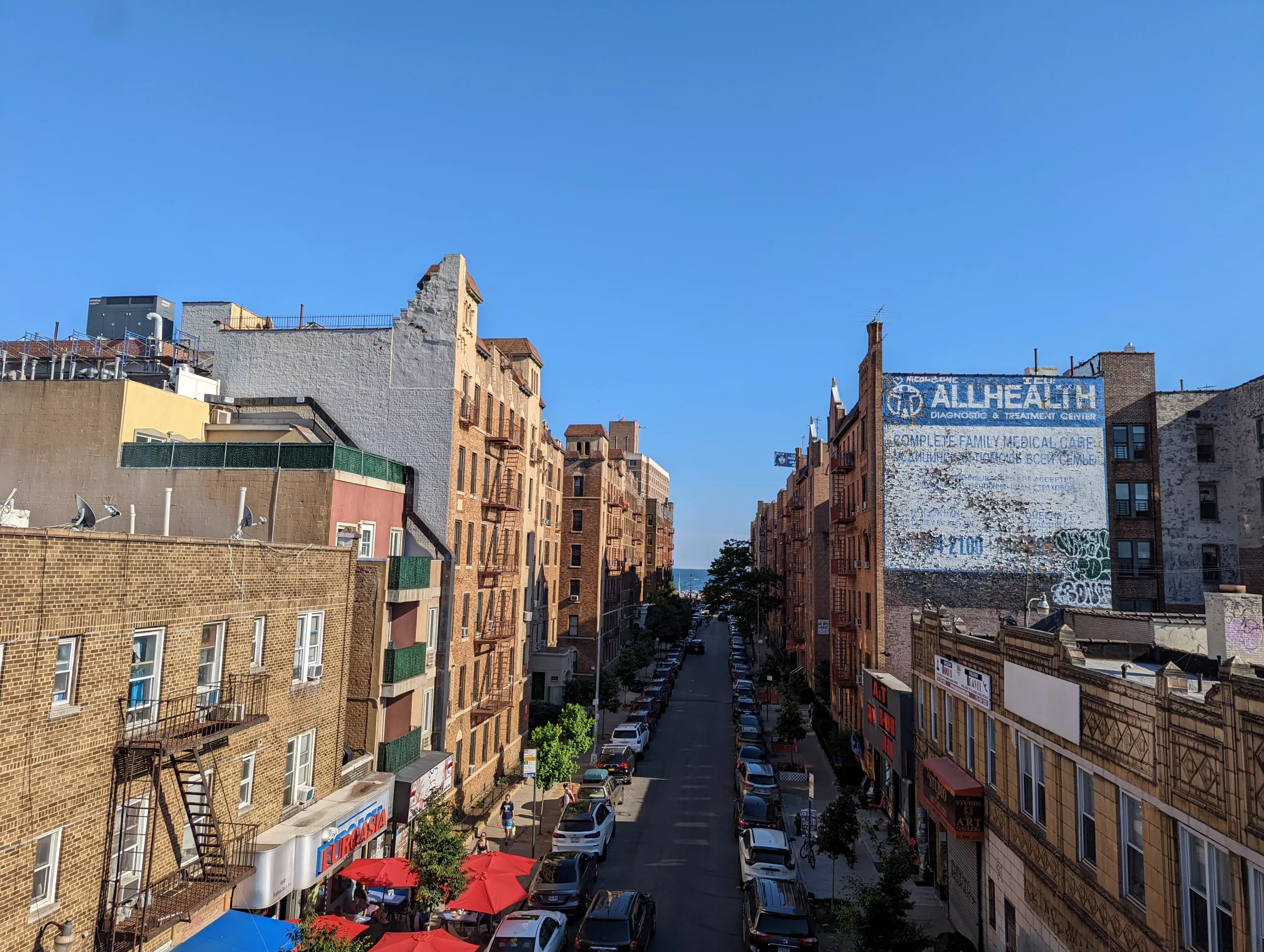 
            Texas defended buoys at court hearing, new relief center for immigrants in NYC